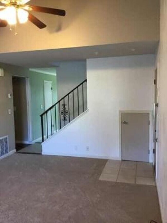 Foto del edificio - Great 3 bedroom 2 bath home with huge yard...