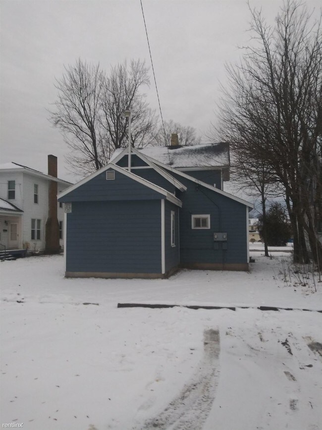 Building Photo - 1 br, 1 bath Triplex - 309 S Michigan Ave B