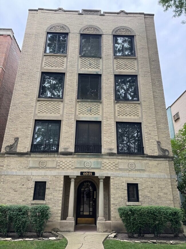 Building Photo - 6048 N Washtenaw Ave