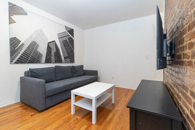 Foto del edificio - 309-311 East 95th Street-SI ID1032053P