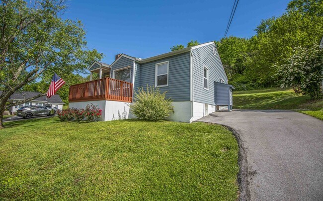Foto del edificio - 4325 Strawberry Plains Pike