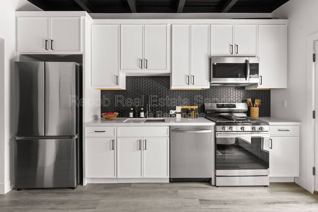 Building Photo - 2722 Nye St