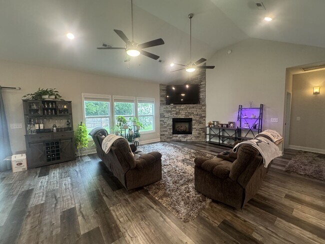 Foto del edificio - 280 Bluebriar Trace