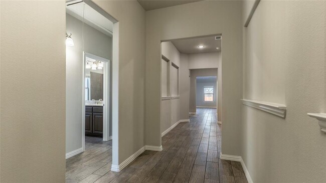 Foto del edificio - 323 Ranch Rd