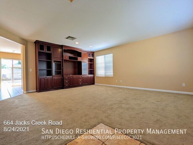 Foto del edificio - 664 Jacks Creek Rd