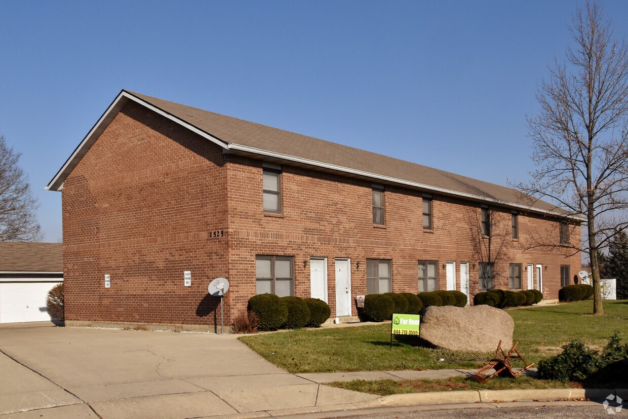 1525 Hawk Cir, Troy, OH 45373 Apartments in Troy, OH