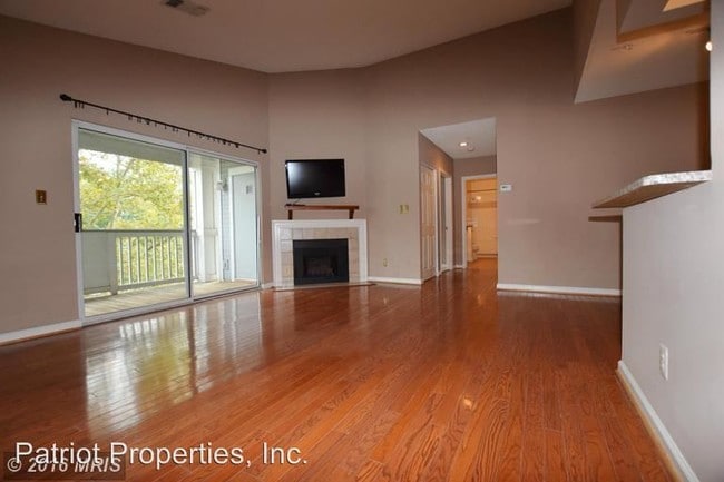 Building Photo - 2 br, 1 bath House - 20303 Beechwood Ter #300