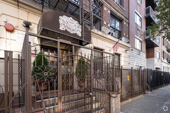 Entrada - 536-538 W 163rd St