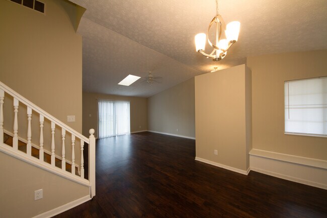 Foto del edificio - Beautiful 3 bed (Possibly 4 bed) with 2.5 ...