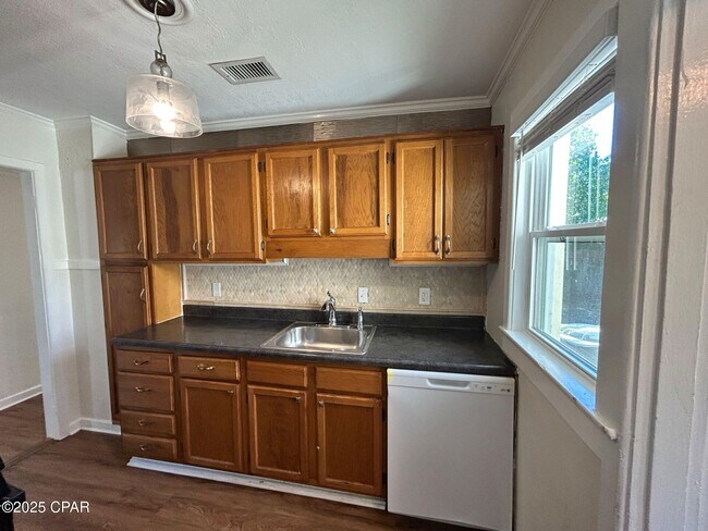 Foto del edificio - 427 S Macarthur Ave