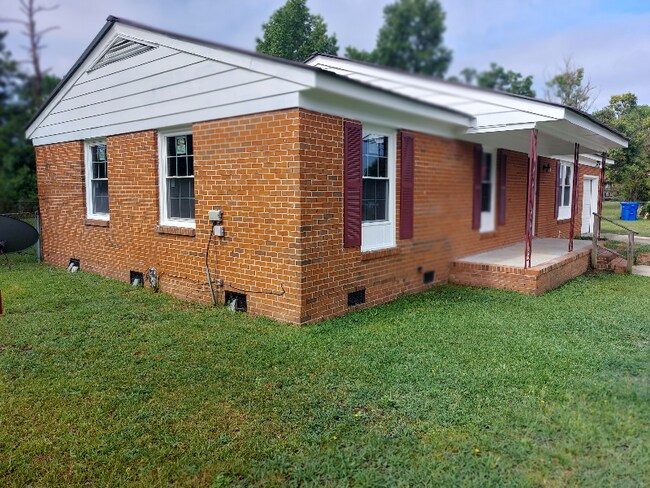 Building Photo - 414 Desmond Dr