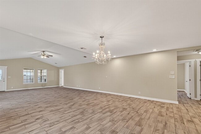 Foto del edificio - 15423 S Brentwood St