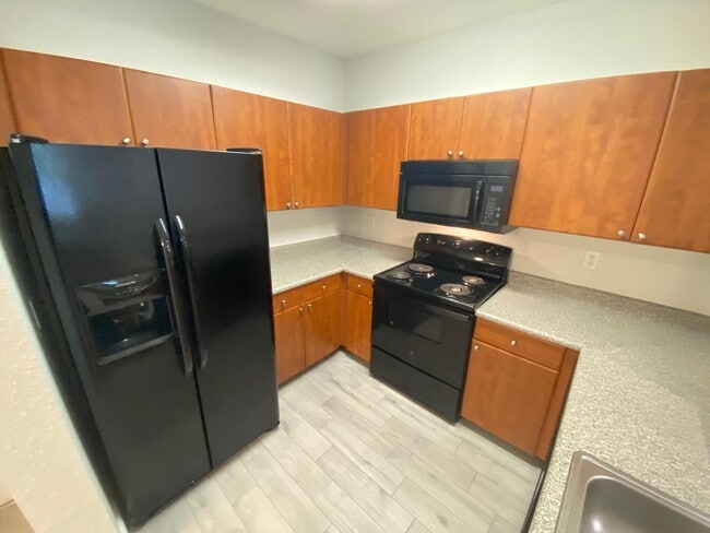 Building Photo - Downtown stunner! 1-Bed / 1-Bath in the Gr...