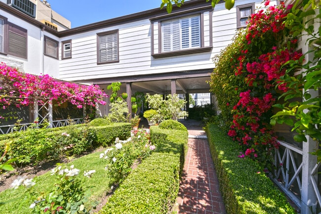 Building Photo - 9936 Durant Dr