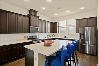 Building Photo - 8406 Oak Leaf Point Dr