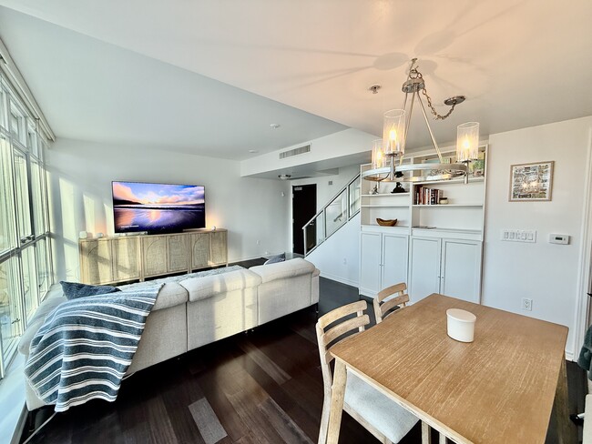 Building Photo - 1431 Pacific Hwy