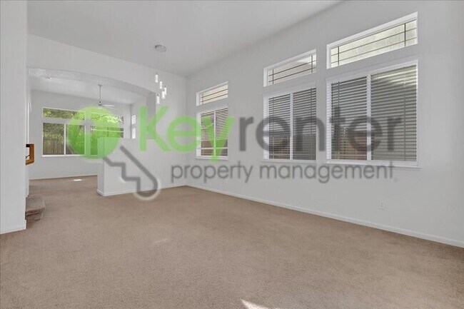 Foto del edificio - 7956 Robinson Dr