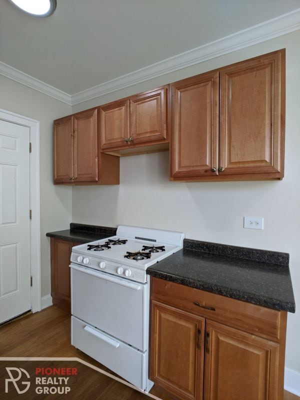 Building Photo - 3815 N Greenview Ave