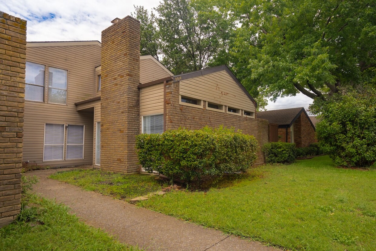 Primary Photo - 4 Bedroom Townhome — Great Plano Location ...