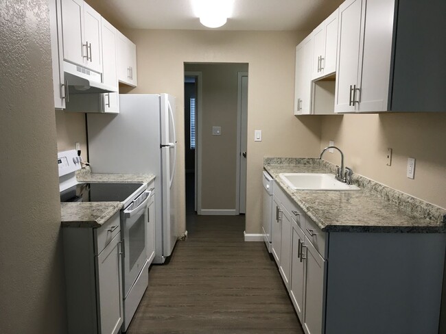 Building Photo - BEAUTIFUL FULLY REMODELED 2 BEDROOM/1 BATH...