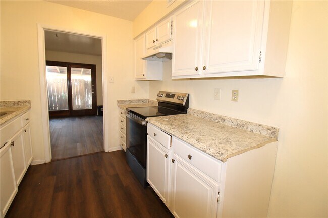 Foto del edificio - 3206 Briar Ct