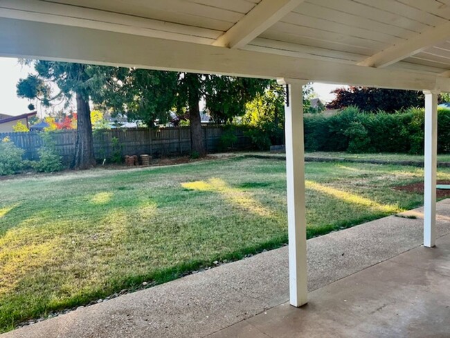 Foto del edificio - 6231 Forest Ln
