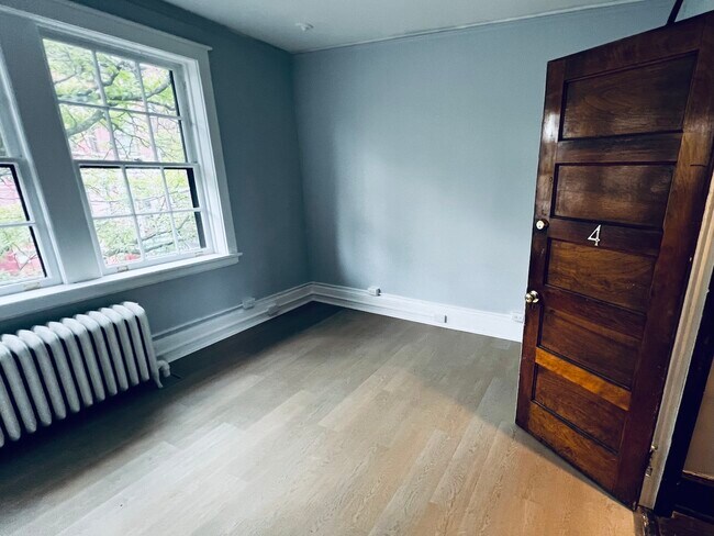 Building Photo - 367 Hudson Avenue, Unit 3