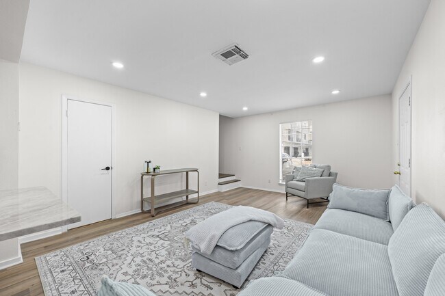 Building Photo - 2012 Brun St