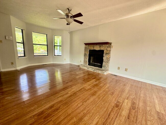Foto del edificio - 3424 Hastings Dr