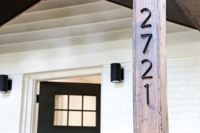 Foto del edificio - 2721 Mayflower Rd