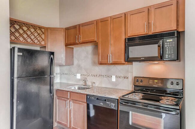 Building Photo - The Detroit