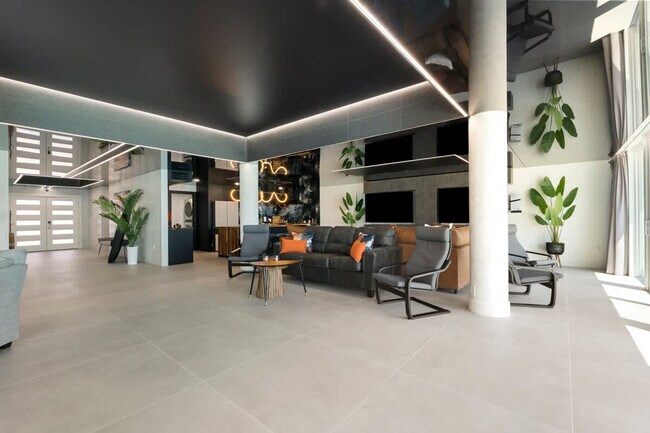 Foto del edificio - 8743 Thomas Dr