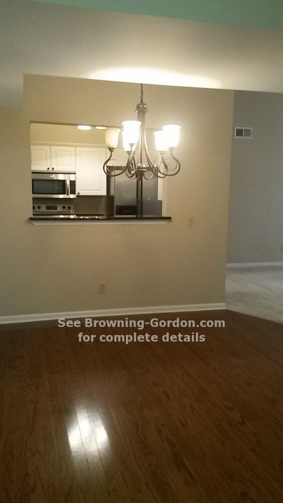 Building Photo - Bellevue condo available!