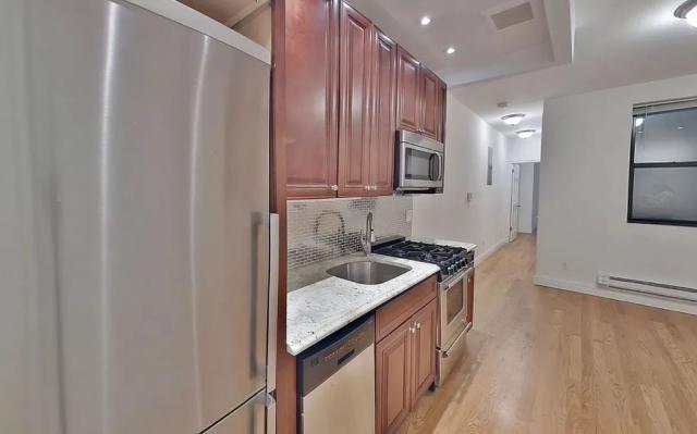 Foto principal - 2 bedroom in New York NY 10019