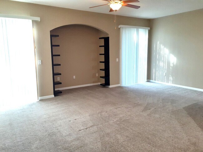 Building Photo - 6769 Breezy Palm - Move-In Ready