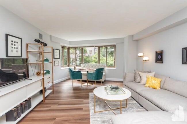 Building Photo - 1 bedroom in Chicago IL 60610