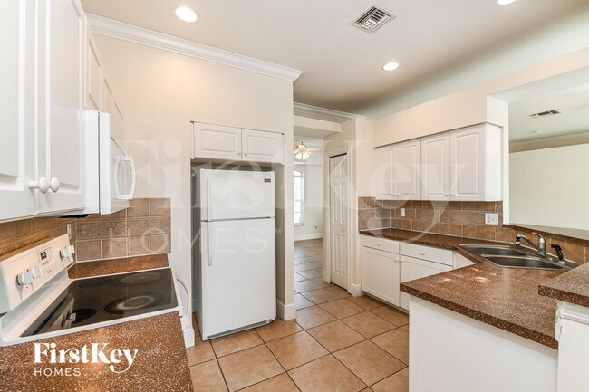 Foto del edificio - 2429 Mae Ave S