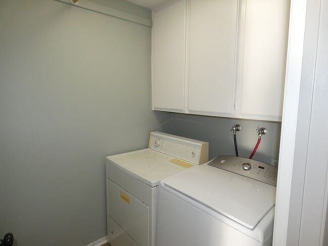Building Photo - Lovely remodeled River Ranch condo