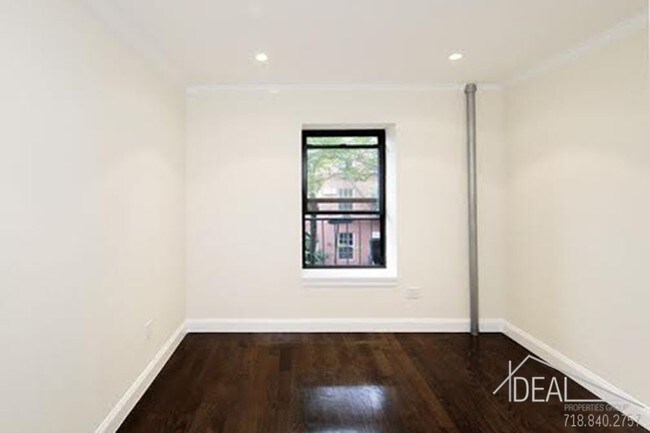 Building Photo - 1030 Lorimer St