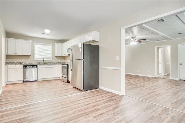 Building Photo - 4992 Needle Knob Ct