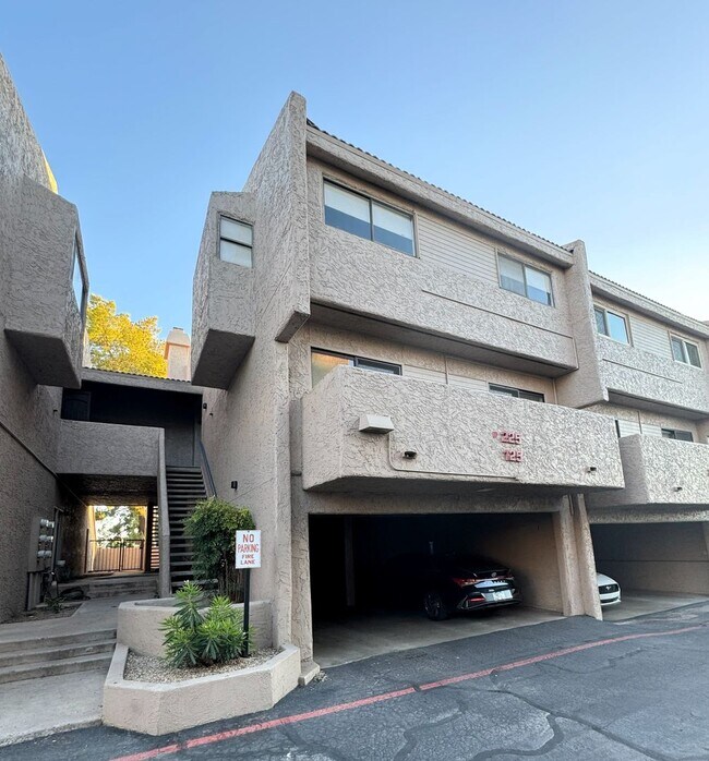Foto del edificio - RUNAWAY POINT AT THE LAKES TEMPE