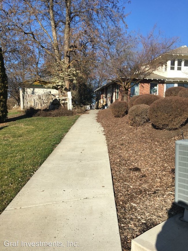 Foto del edificio - 2018 Birchfield Rd