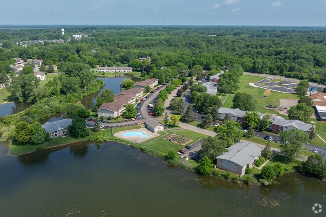 Aerial Photo - Lakeview Apartments