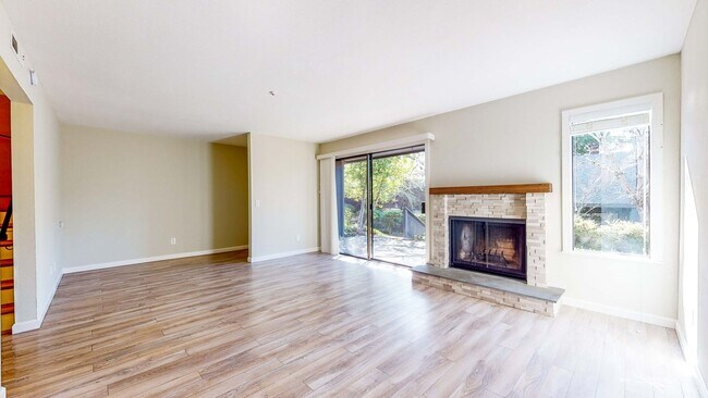 Foto del edificio - PURE Property Management Presents: Beautiful 3 Bedroom/2 Bath in Santa Rosa!
