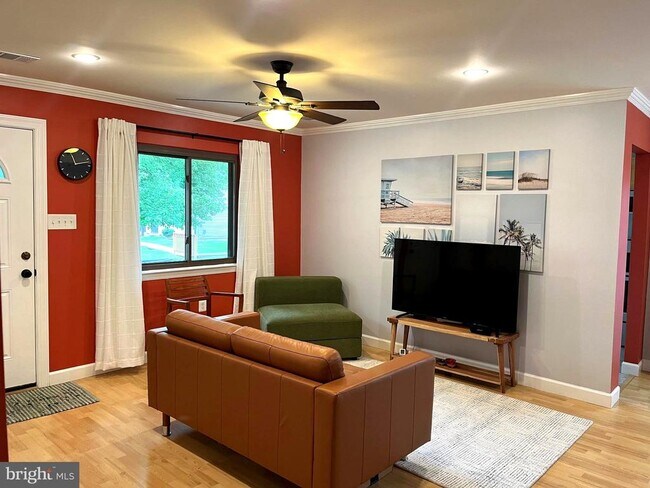 Foto del edificio - 8405 Mina Loma Ct