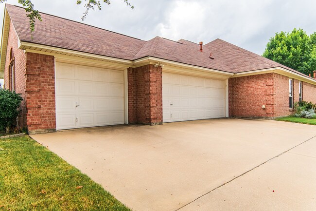 Building Photo - 1005 Carina Ct