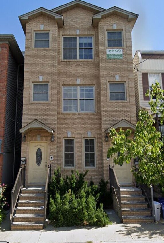 Foto principal - 106 Irving St