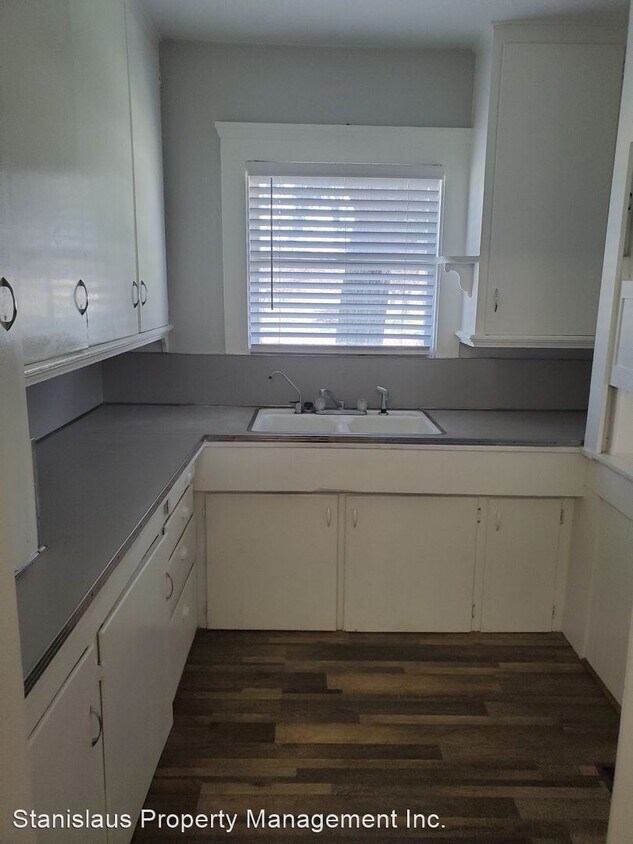 Primary Photo - 3 br, 2 bath House - 2473 Bangs Avenue