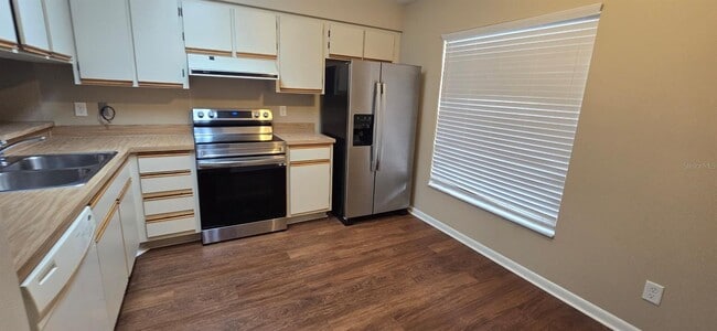 Building Photo - 1020 NE 30th Ave