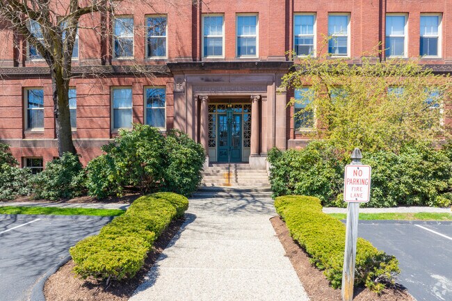 Entrada - Old Medford Condominiums